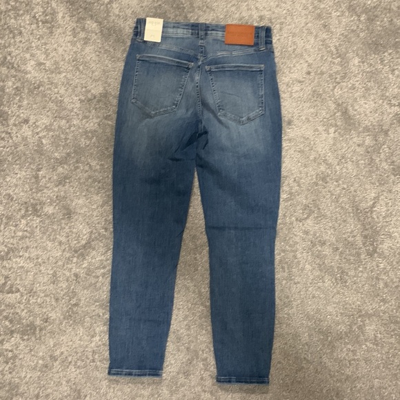 NWT Lucky Brand cropped size 4 jeans, $60 - Picture 2 of 5